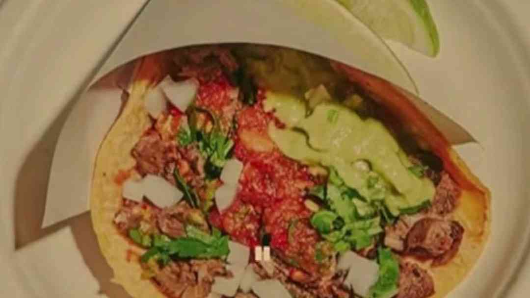 Le puso mucha salsa a sus tacos: Turista alemán demanda a famosa taquería en NY por picantes ingredientes | ViX