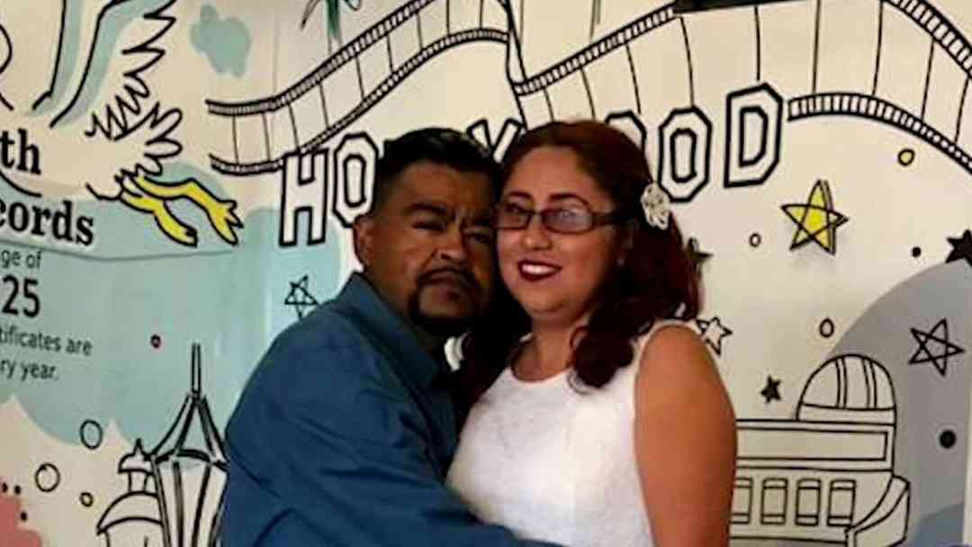 Exigen justicia por Julio César, inmigrante con severa condición médica que murió luego de semanas bajo custodia de ICE | ViX