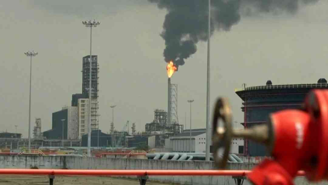 Guerra Irán: Bloqueo en el Estrecho de Ormuz dispara costos de fertilizantes y amenaza el precio de los alimentos | ViX