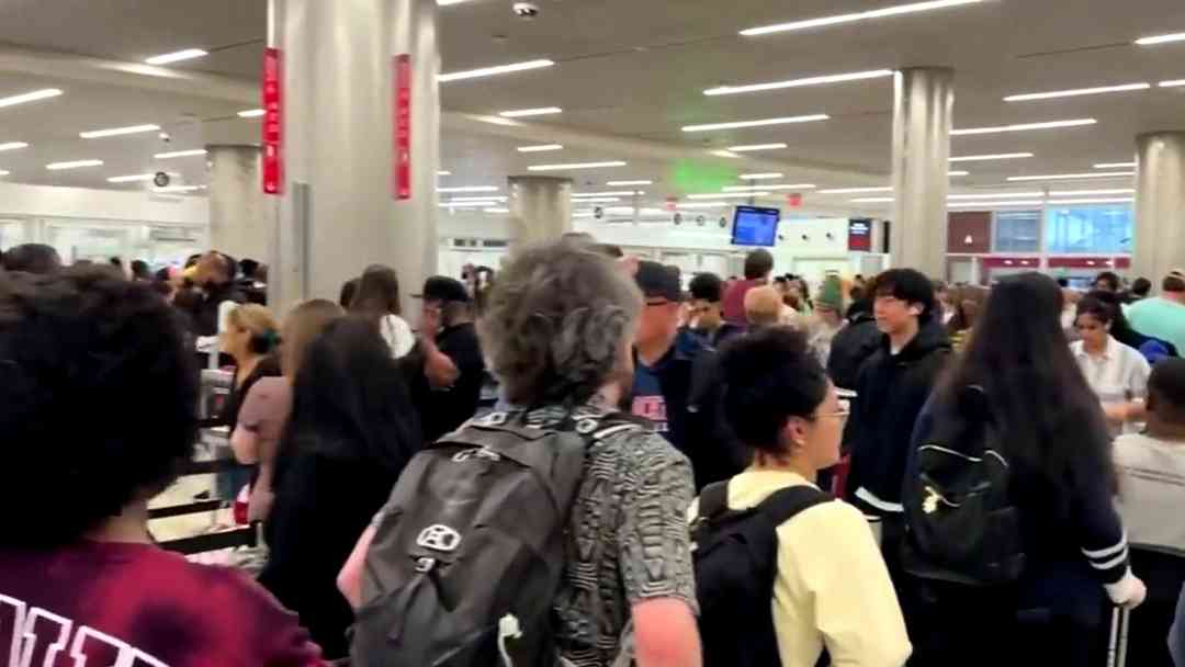 ¿Tomarás un vuelo? Así se ven las largas filas en aeropuerto de Atlanta, uno de los más importantes en EEUU | ViX