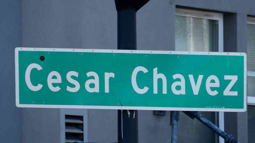 Acusaciones contra César Chávez: Piden retirar el nombre del líder sindical de sitios públicos | ViX