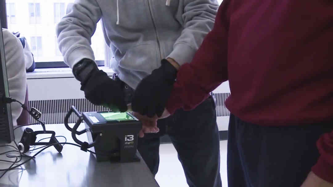 Esta es la cifra de inmigrantes que se han autodeportado con el programa de incentivos impulsado por Donald Trump | ViX