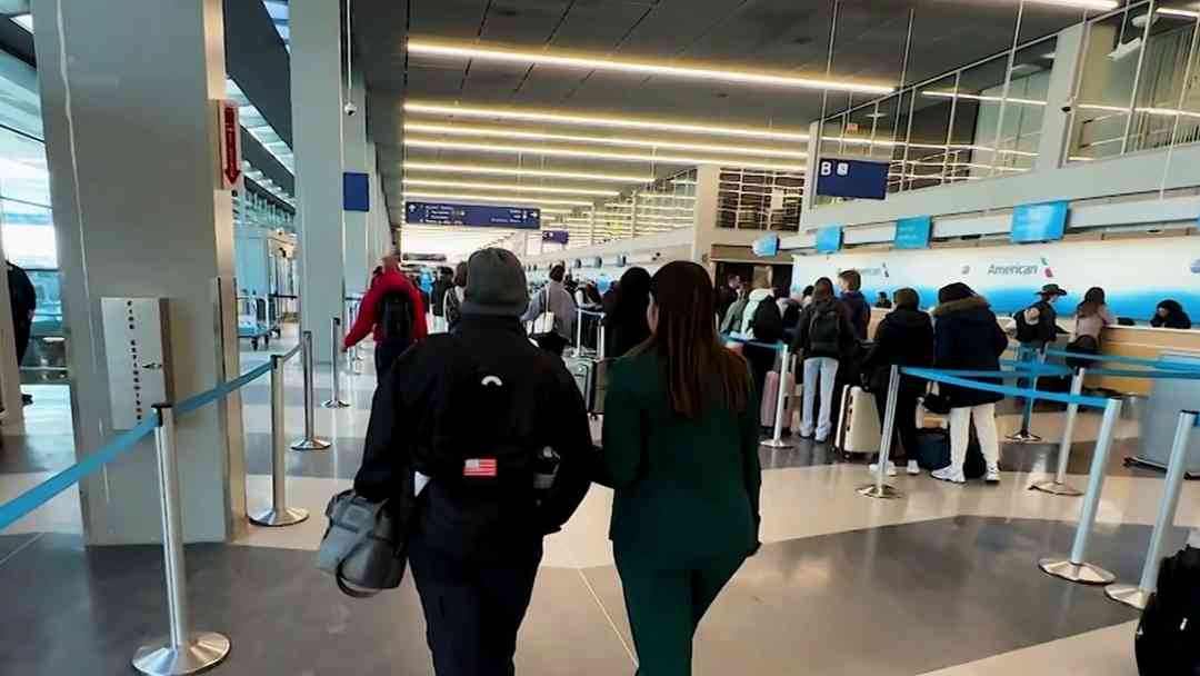 “Lo que no me gusta es que no me paguen”: Empleada de TSA luego de su jornada laboral en aeropuerto de Chicago | ViX