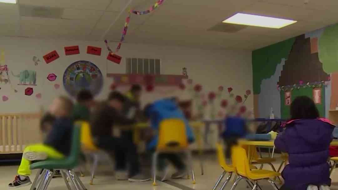 Exigen liberar a miles de niños detenidos en centros de ICE en Texas | ViX