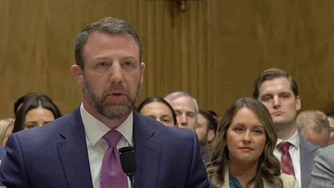 Mullin promete exigir órdenes judiciales para las redadas y colaboración con policías locales | ViX