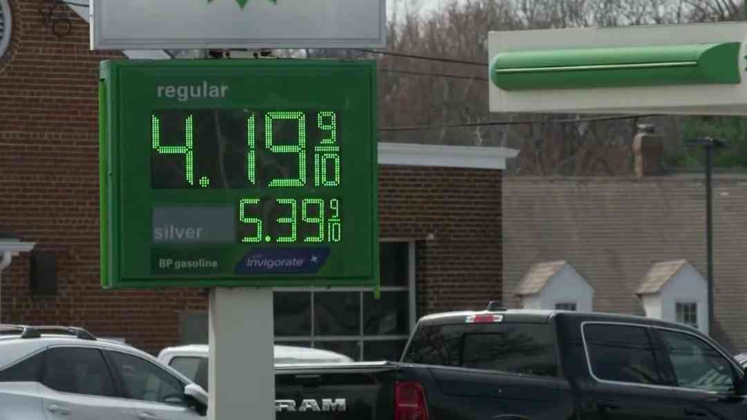 ¿Qué podría pasar con la economía en EEUU si se extiende la guerra con Irán? Experto desglosa el tema | ViX