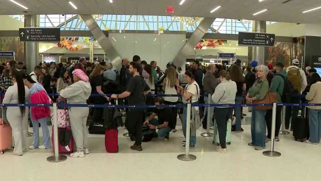 ¿Con cuánto tiempo de anticipación se recomienda llegar a aeropuertos? Guía de consejos para viajeros por caos TSA | ViX