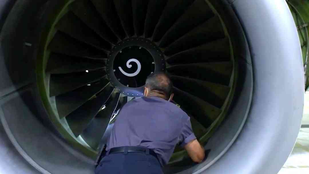 Caos en aeropuertos: Escasez de mecánicos podría afectar aún más la operación de vuelos en el país | ViX