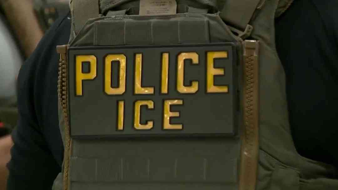 “No es una solución, es una distracción” | Agente de TSA sobre ICE en aeropuertos | ViX