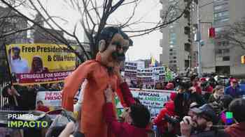 "Free president" y "cadena perpetua": Manifestantes a favor y en contra de Nicolás Maduro reaccionan afuera de corte