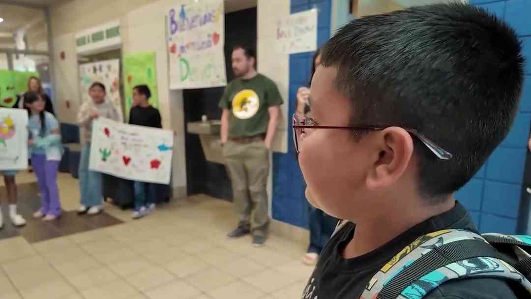 Deiver Henao regresa a la escuela: Imágenes de la sorpresa que prepararon compañeros al niño que estuvo en Dilley | ViX