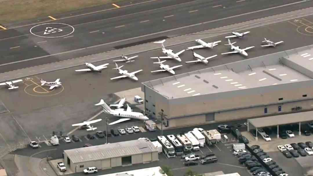 Preocupan dos incidentes aéreos en California: Investigan riesgo de choque con helicóptero militar y aterrizaje abortado | ViX