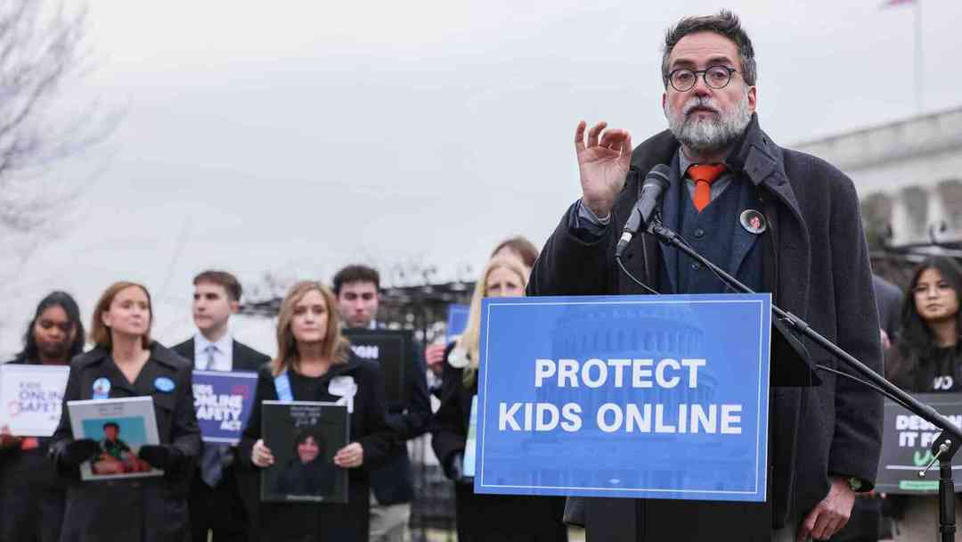 Entrevista con ex directivo de Meta sobre adicción y regulación digital | ViX