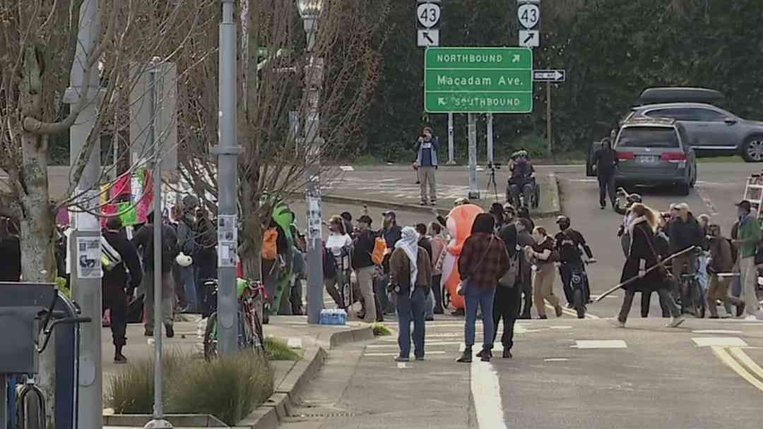 Detienen a 80 manifestantes en protestas No Kings Day contra Trump en varias ciudades | ViX