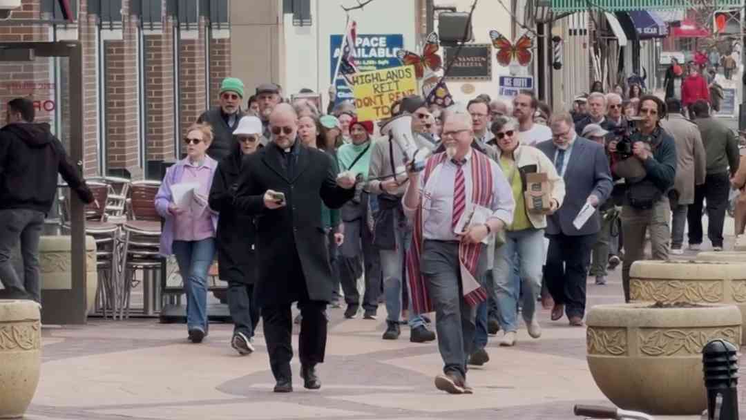 Protestan en Illinois contra centros de detención de ICE en varios estados | ViX