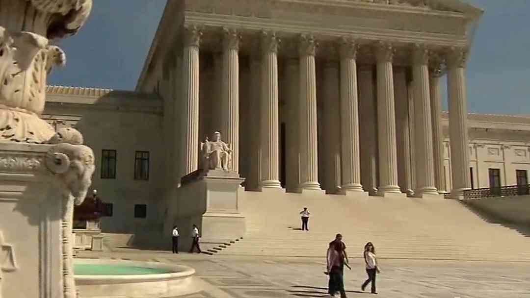 Corte Suprema debate la orden de eliminar la ciudadanía por nacimiento a hijos de indocumentados | ViX