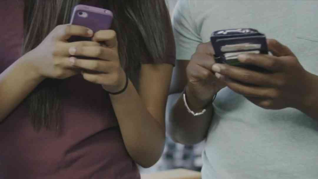 Turistas podrían entregar celulares y tablets a autoridades al entrar a EEUU | ViX