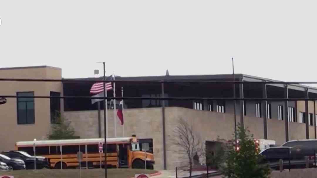 Tiroteo escolar en preparatoria de Texas | se desconoce el arma utilizada y estado de salud de maestra | ViX