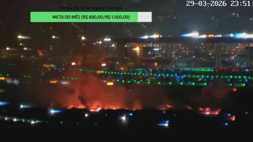Explota motor de avión en vuelo y aterriza de emergencia en aeropuerto de Brasil | ViX
