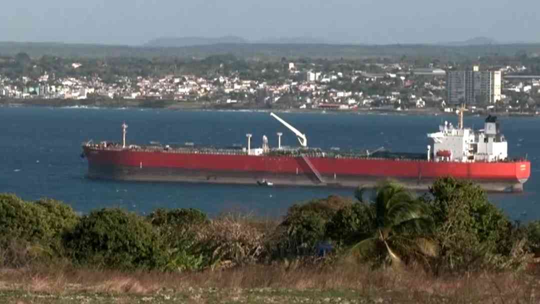 Buque ruso llega hoy 31 de marzo a Cuba con 700,000 barriles de crudo, ante crisis en la isla | ViX