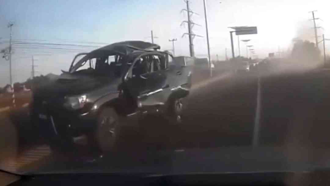 México: estalla camioneta en carretera e indagan historial criminal de víctimas | ViX
