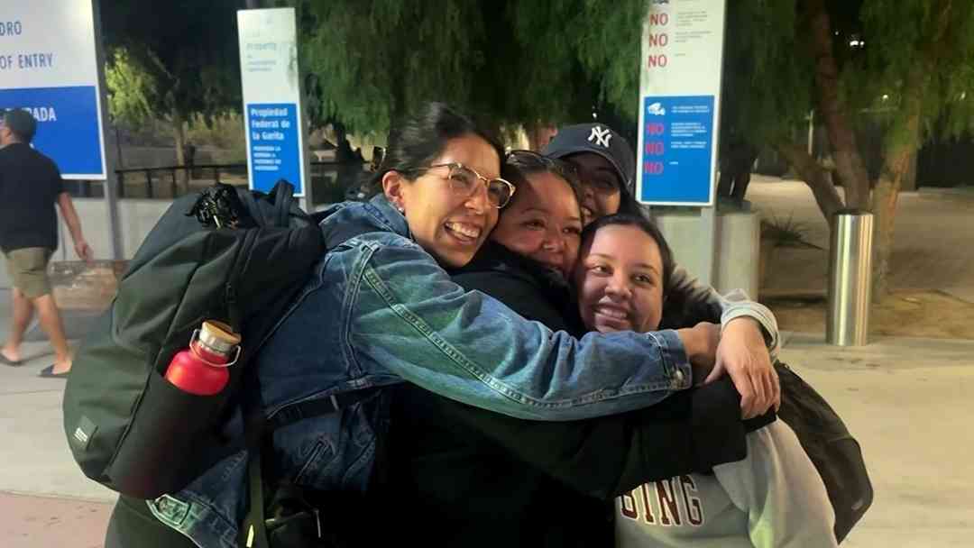 “Me ha vuelto la vida”: Imágenes del reencuentro familiar de una madre beneficiaria de DACA que fue deportada a México | ViX