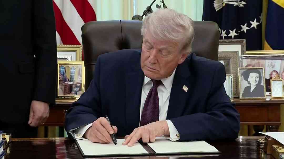 Donald Trump firma orden ejecutiva para crear una lista nacional de votantes, ¿en qué consiste? | ViX