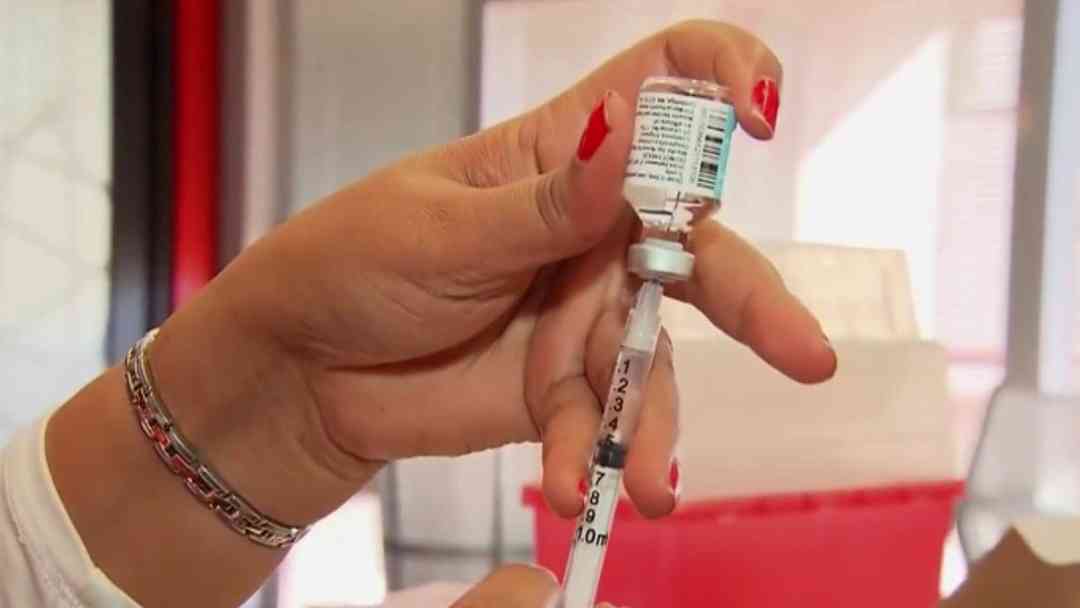 ¿La vacuna del COVID-19 sirve para la variante Cigarra? Especialista explica detalles y síntomas | ViX