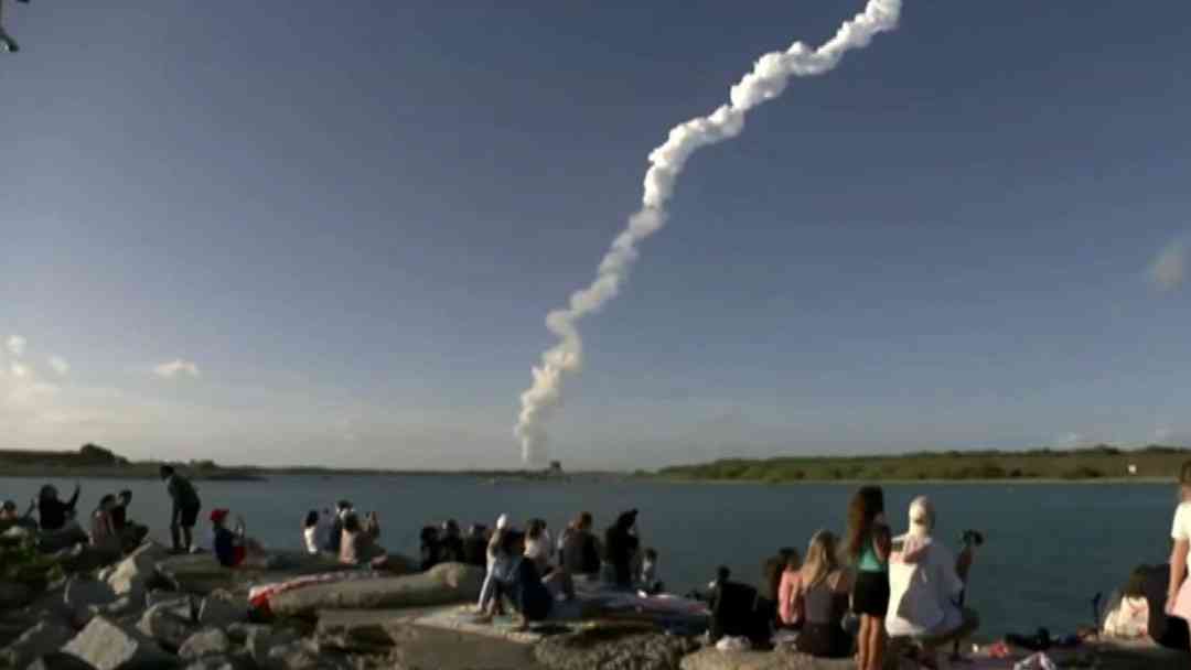 Artemis II: Entre aplausos y asombro, así vivieron espectadores el despegue de la NASA desde Cabo Cañaveral | ViX