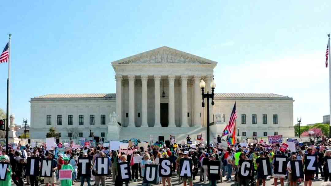 Crónica de un día crucial en la Corte Suprema: Jueces escuchan argumento sobre ciudadanía por nacimiento | ViX