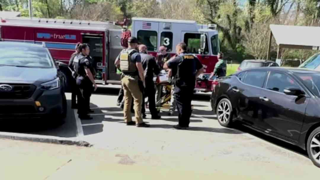 Dos inmigrantes brincan de segundo piso para evitar a ICE en Tennessee; uno queda hospitalizado | ViX