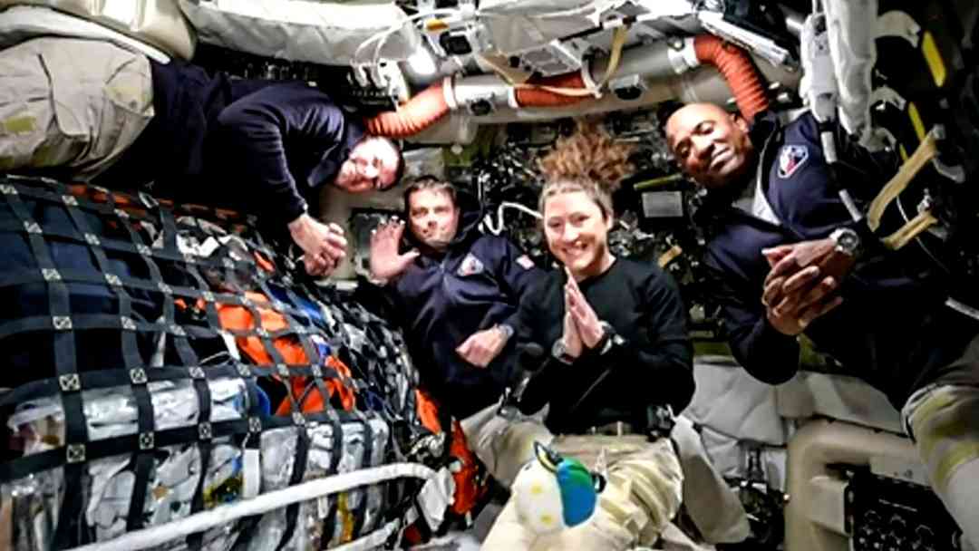 Artemis II, día 3 | Tripulación envía emotivo saludo a la Tierra y cuentan la comodidad de su viaje | ViX