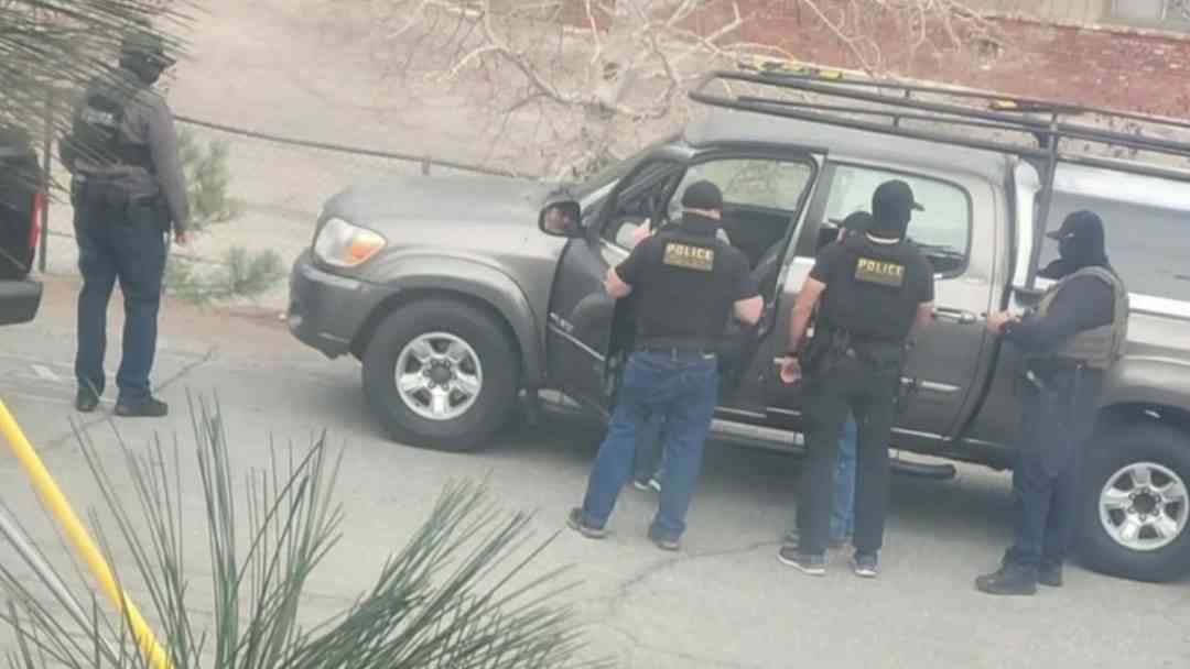 "Él nos mantenía fuertes": Hijas en California piden ayuda: Su padre fue detenido por ICE y su madre tiene cáncer | ViX