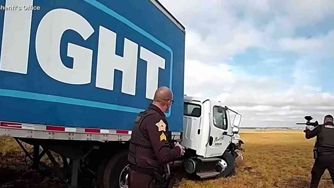 Policía detiene a conductor que robó camión de cervezas en Kentucky | ViX