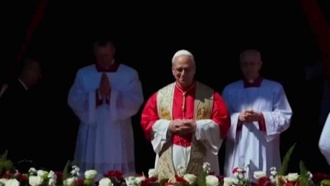 León XIV envía mensaje de paz Urbi et Orbi ante miles en Plaza de San Pedro | ViX