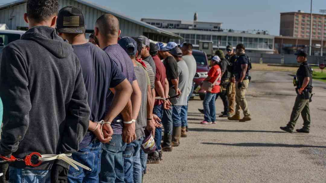 Nuevas Reglas de Inmigración | Un permiso de trabajo vigente no garantiza una detención migratoria | ViX