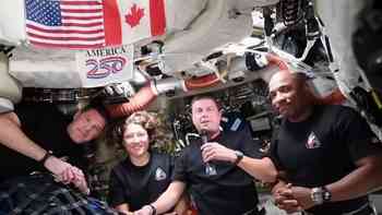 "Estoy muy orgulloso de ustedes": Donald Trump habla con los astronautas que rompieron récord con Artemis II