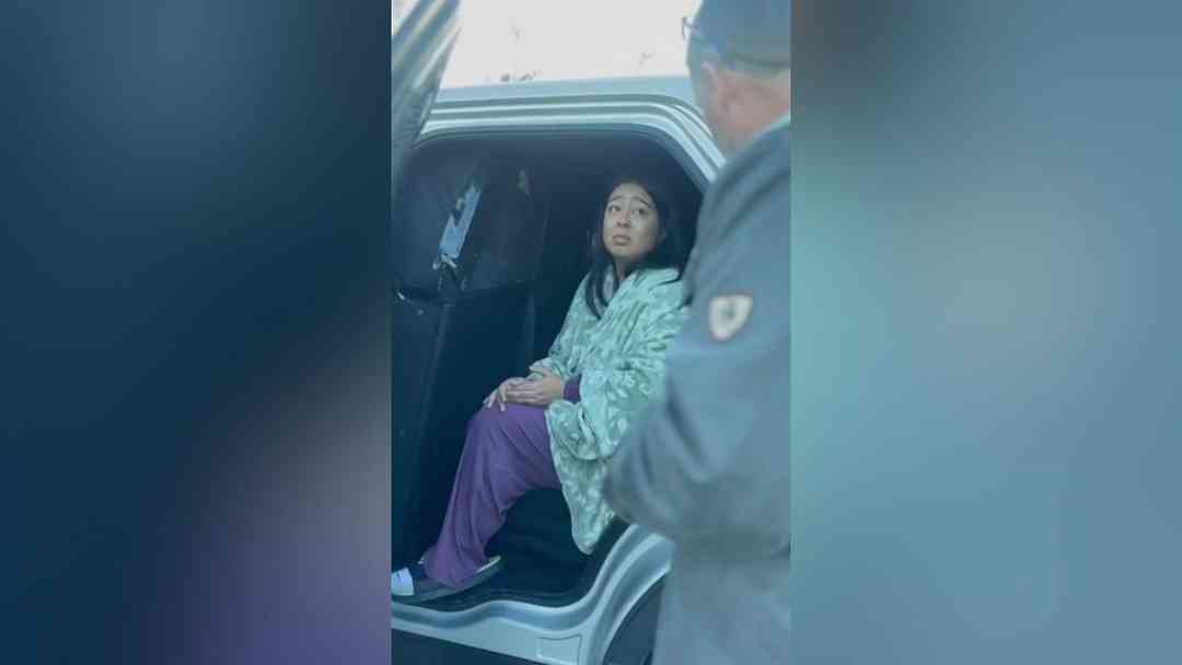 En tan solo cuatro horas una mujer y sus dos hijas fueron detenidas por agentes de inmigración y deportadas a México | ViX