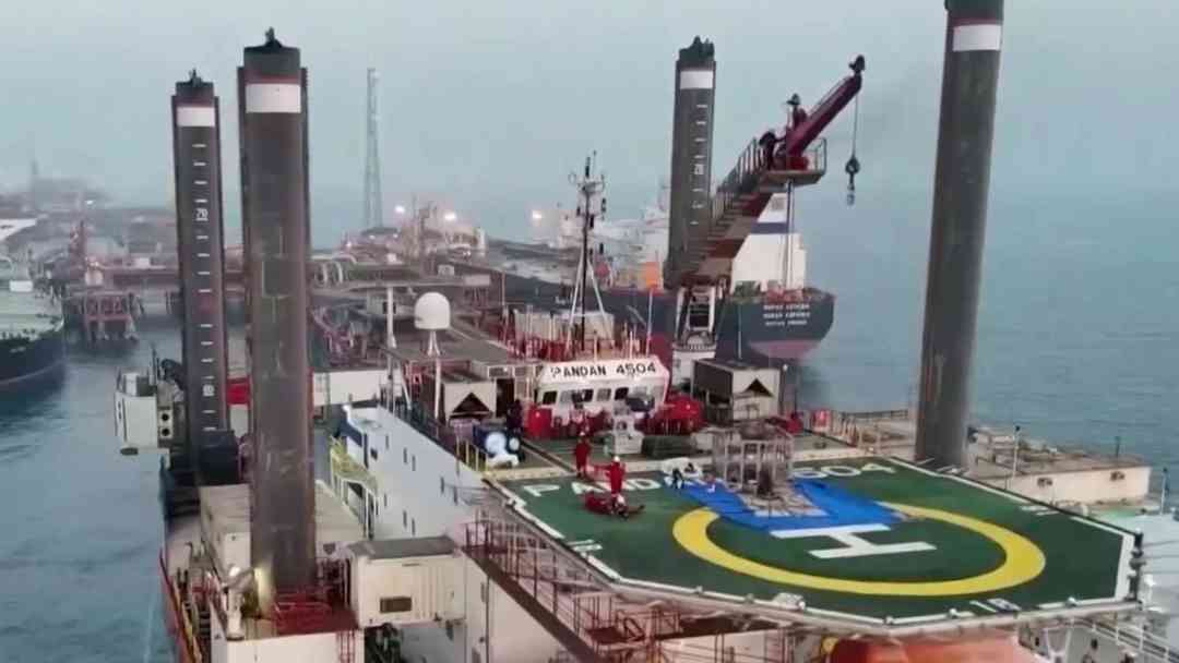 Precio del petróleo se desplomá más del 14%, barril en 93 dólares ante alto al fuego entre EEUU e Irán | ViX