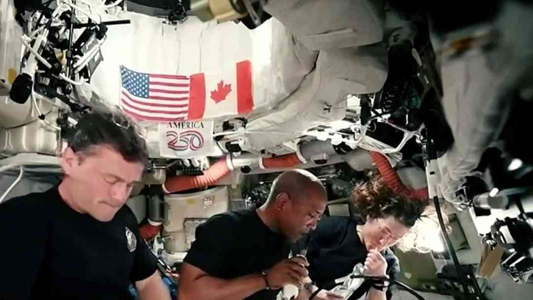 Artemis II hoy 8 de abril | liberan playlist de la misión y astronautas platican con la Estación Espacial | ViX