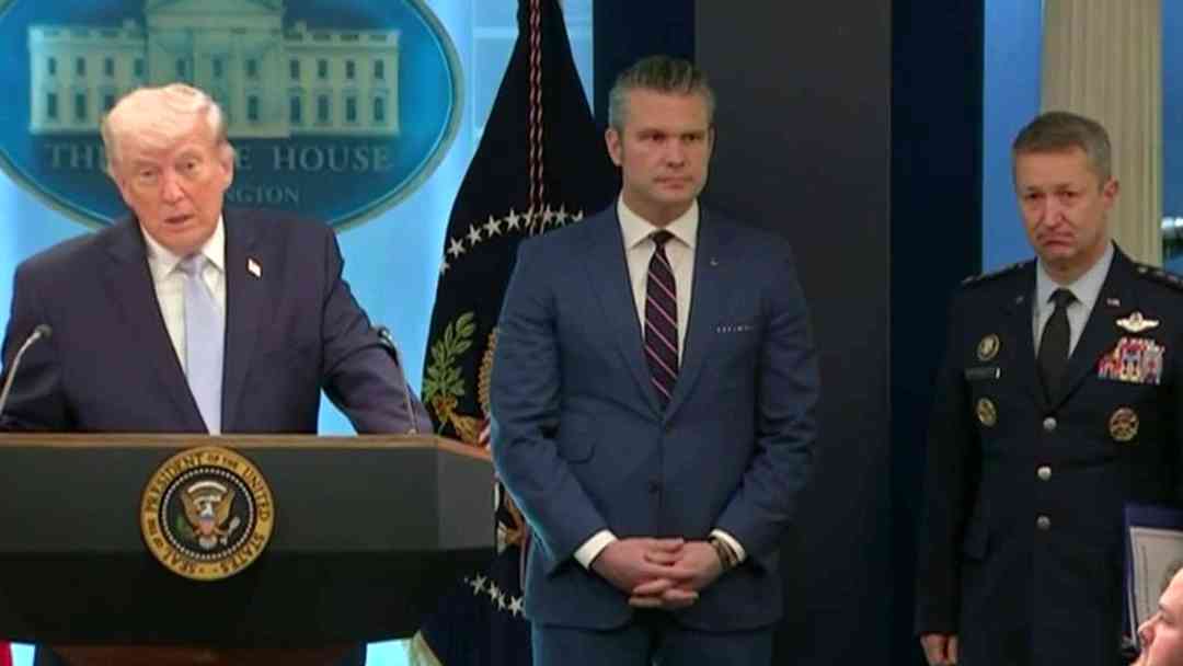 Donald Trump amenaza con aranceles del 50% a países que vendan armas a Irán durante el cese al fuego | ViX