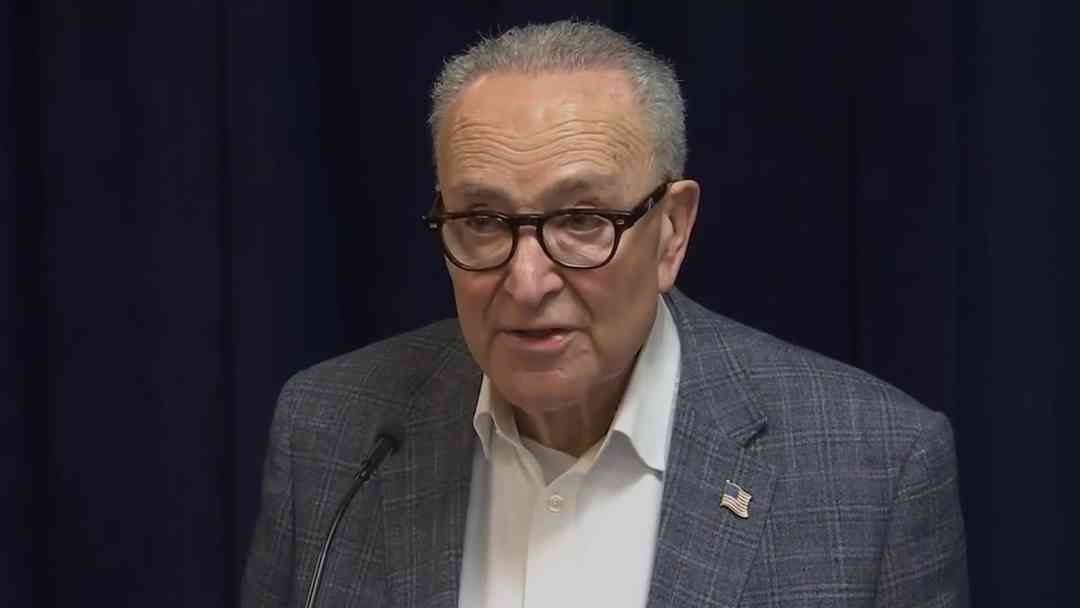 Chuck Schumer votará por resolución para limitar autoridad de Trump sobre operaciones en Irán | ViX