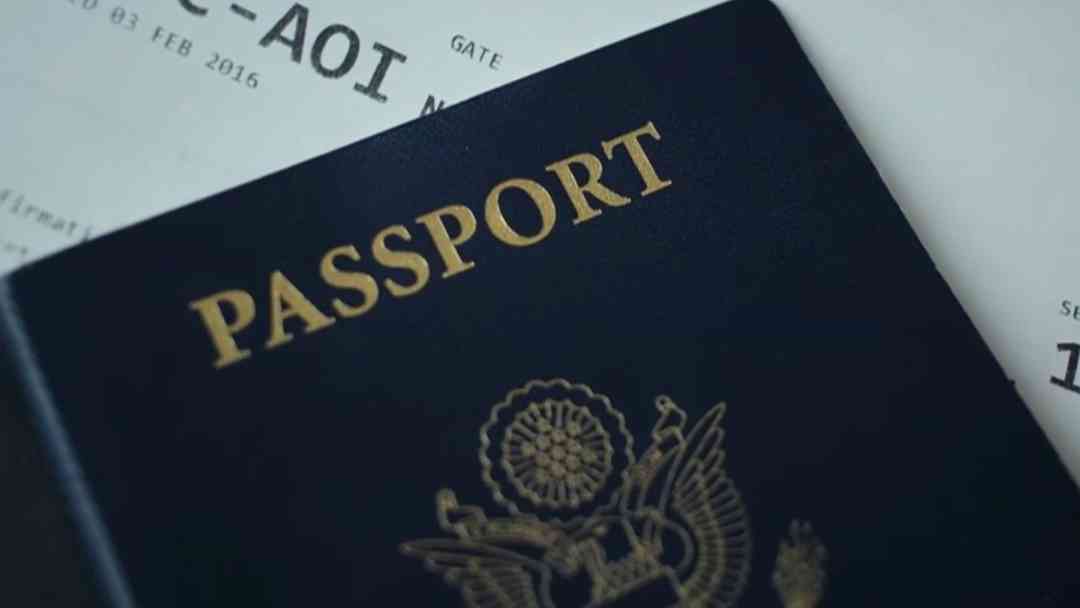 “Tengo que traer mi pasaporte para sentirme segura”: Ciudadanos cargan documentos por miedo a redadas migratorias | ViX