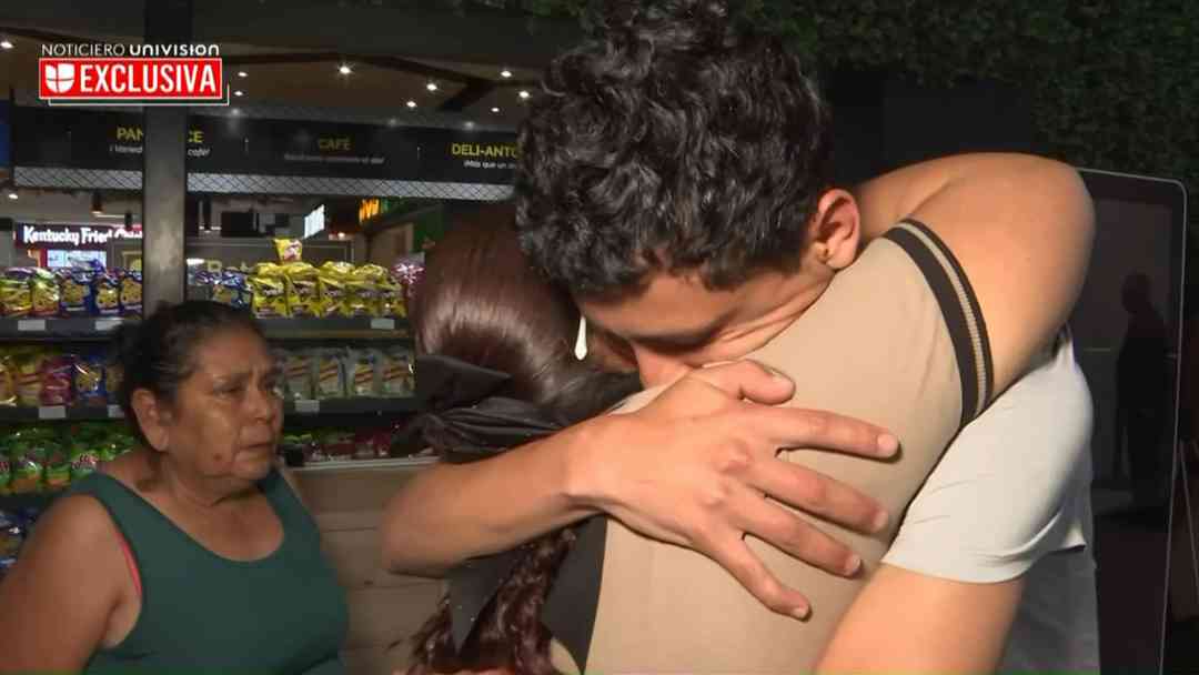 Brian Morales, ciudadano estadounidense deportado a México, se reencuentra con su familia | Video exclusivo N+ Univision | ViX