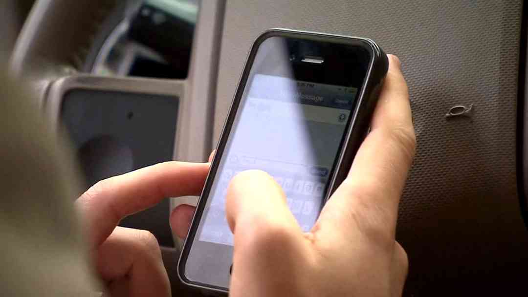 ¿Sientes que no puedes concentrarte y te falla la memoria? La clave podría estar en tu celular | ViX