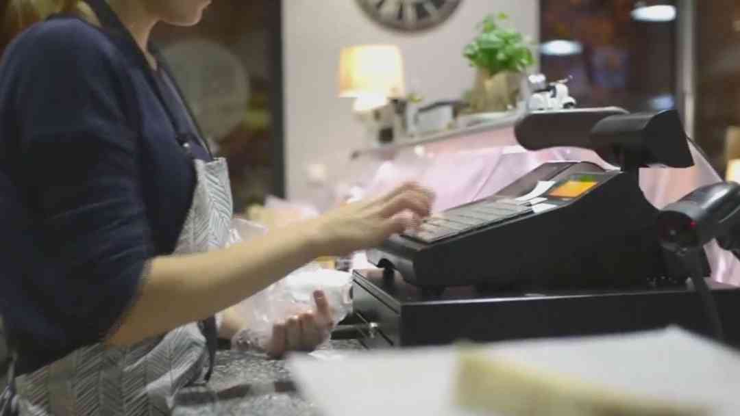 Inflación en EEUU salta al 3.3% anual impulsada por el drástico aumento en la gasolina | ViX