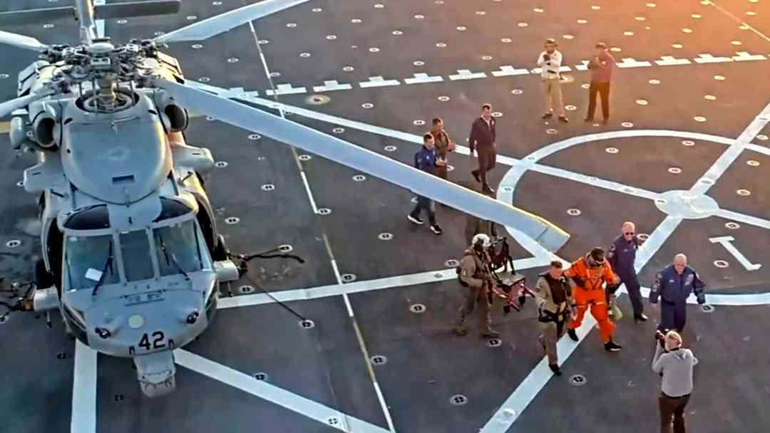 En Video: Astronautas de la misión Artemis II vuelven a pisar en suelo firme; mira las imágenes | ViX