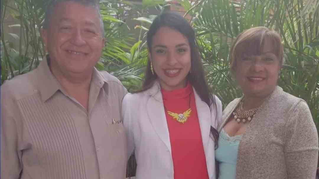 Detienen en Texas a doctora venezolana que asistía a cita migratoria en California | ViX