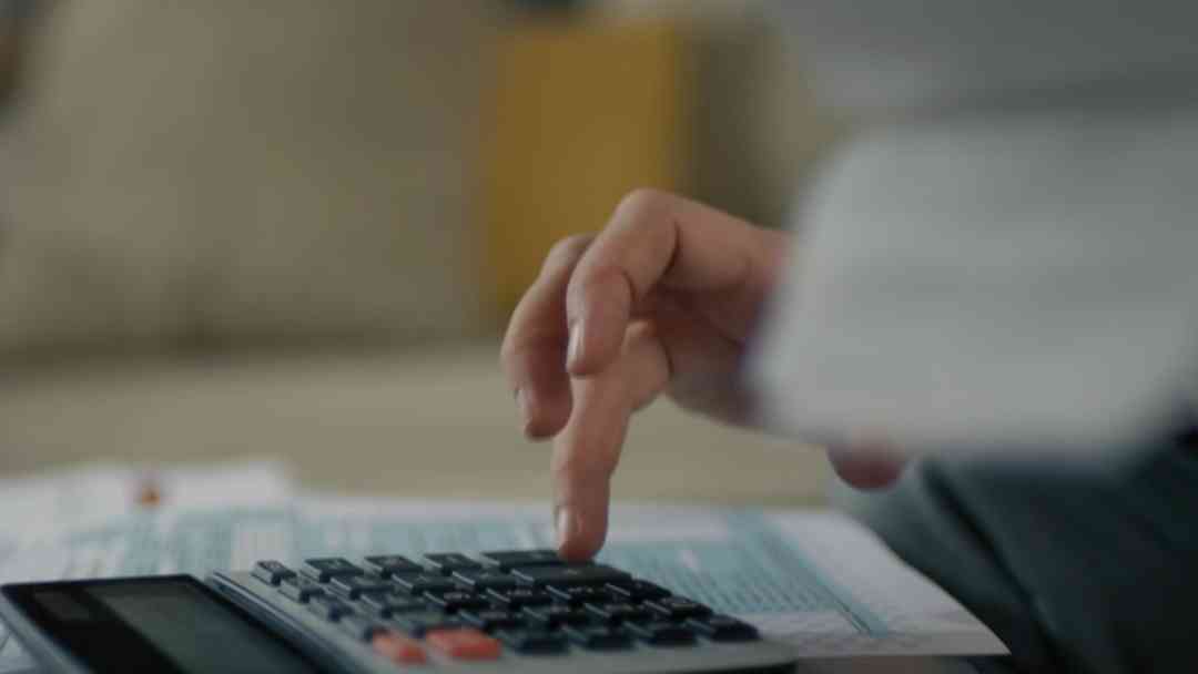 Reembolsos del IRS suben 11%, pero expertos descartan mejora económica real | ViX