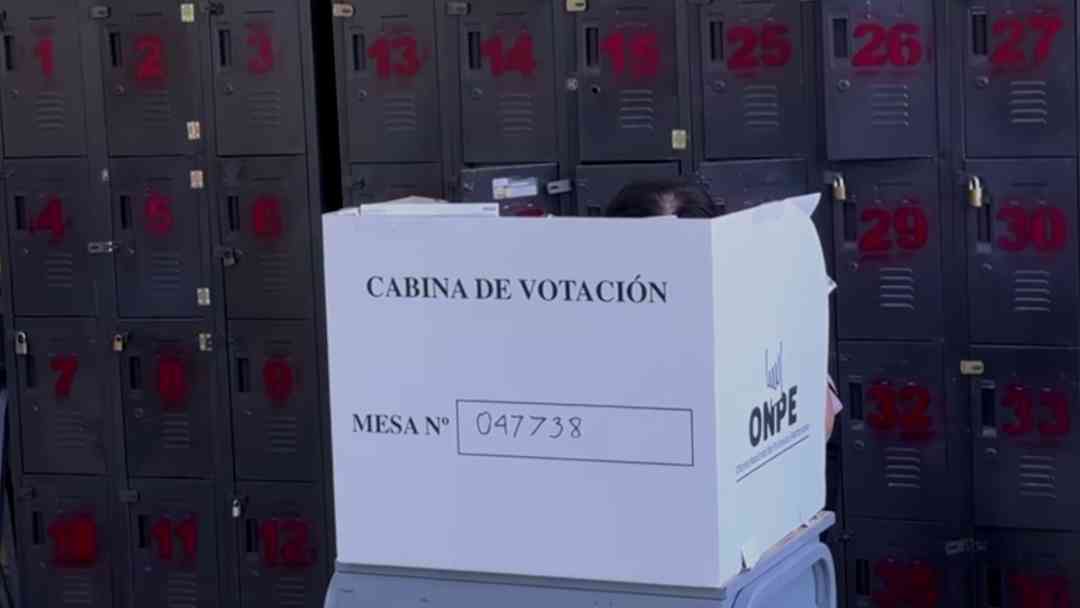 Caos electoral en Perú obliga a extender votación; miles no logran sufragar | ViX
